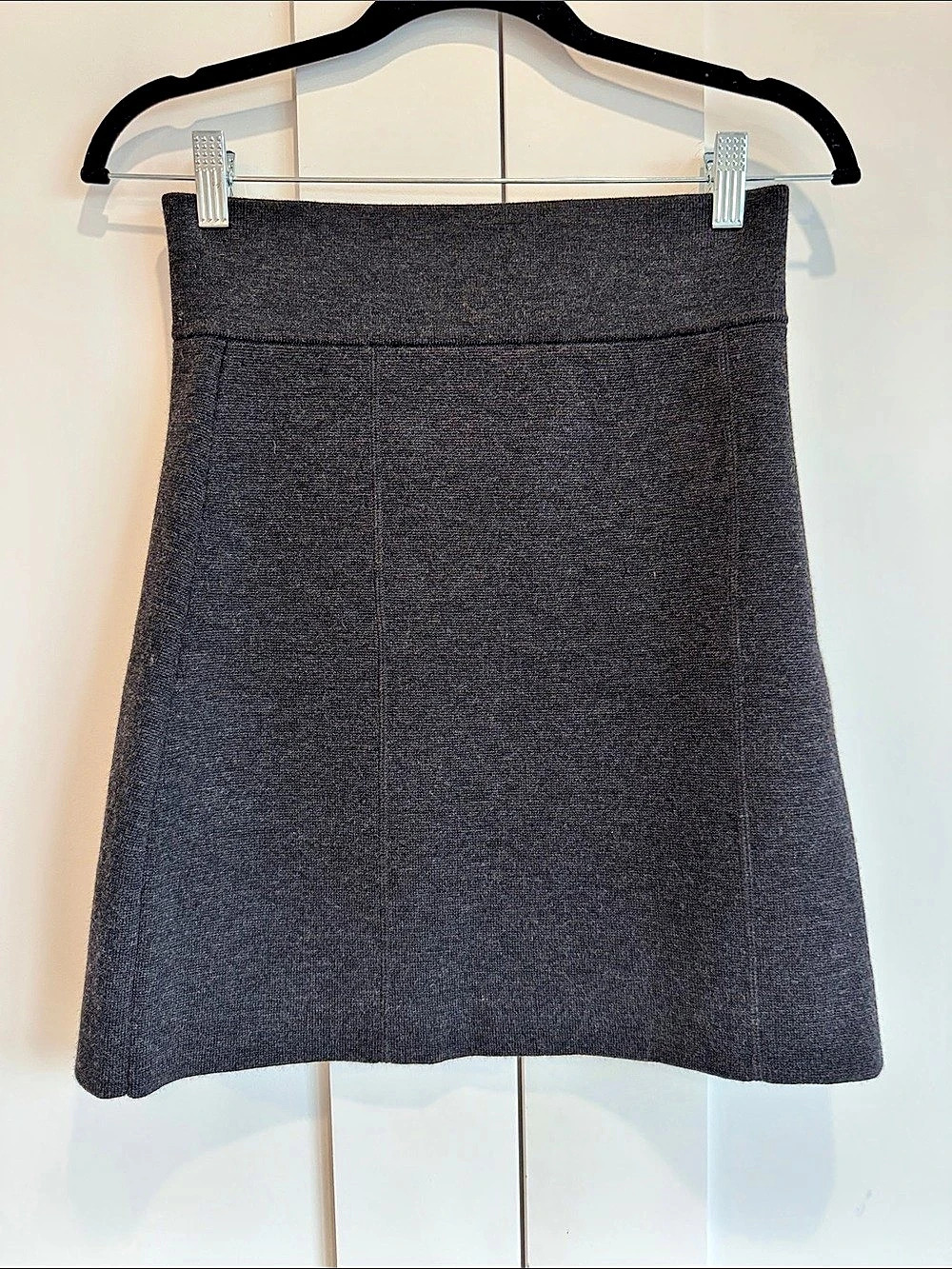 Theory Charcoal Grey Mini Strech Wool Skirt Size Medium US 6-8- Perfect for Fal